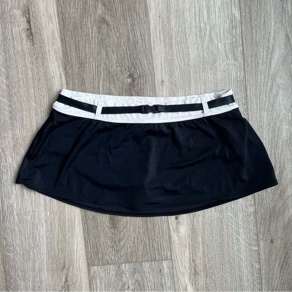 Nike Dresses & Skirts - Nike Black and White Mini Skirt